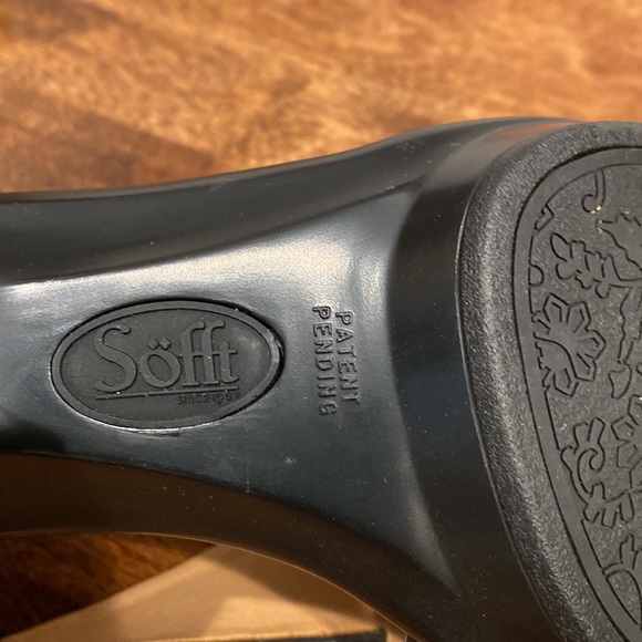 Sofft Size 10 Leather Heels - Picture 6 of 8